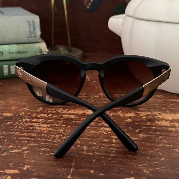 Tory Burch Black Round Gradient Sunglasses - Picture 8 of 15